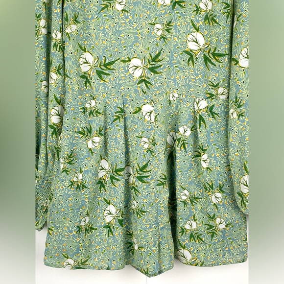 Velvet Oak Floral Romper - Picture 2 of 11